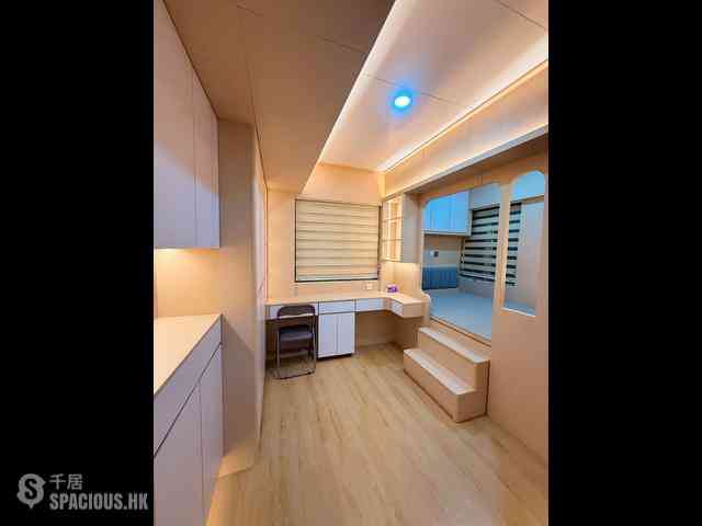 Tsim Sha Tsui - Golden Crown Court 04