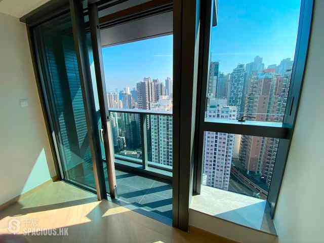 Shek Tong Tsui - Novum West 01