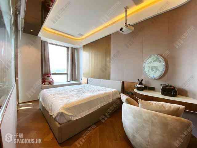 Wan Chai - The Gloucester 05