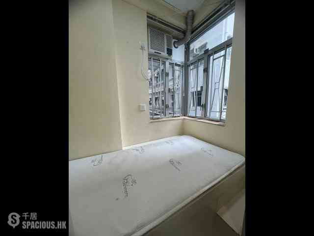 Sai Ying Pun - Lucky Building 03
