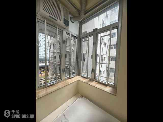 Sai Ying Pun - Lucky Building 05