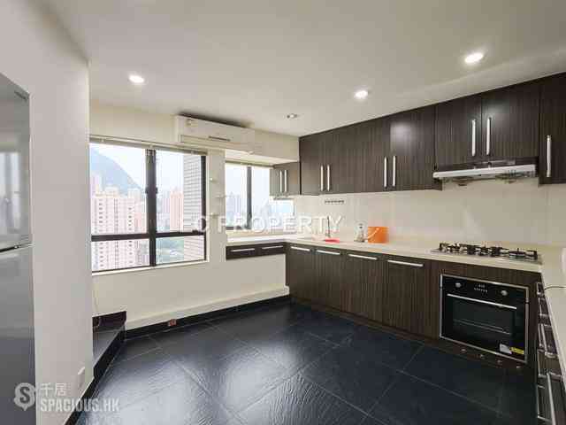 Mid Levels Central - Birchwood Place 05