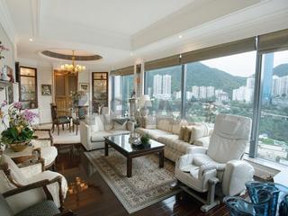 Happy Valley - The Colonnade 02