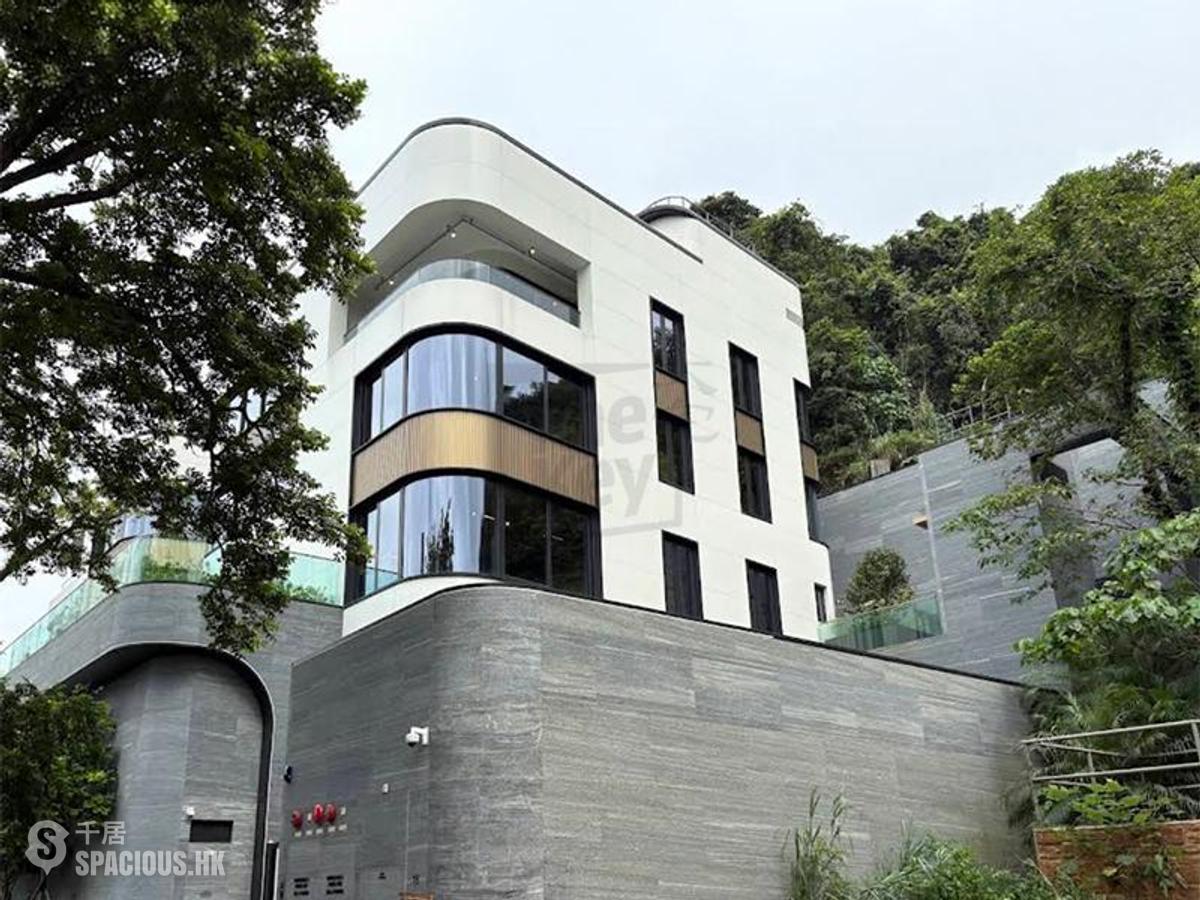 Mid Levels Central - 16 Bowen Road 01