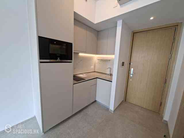 Sai Ying Pun - No.8 Hing Hon Road (Resiglow-Bonham) 04