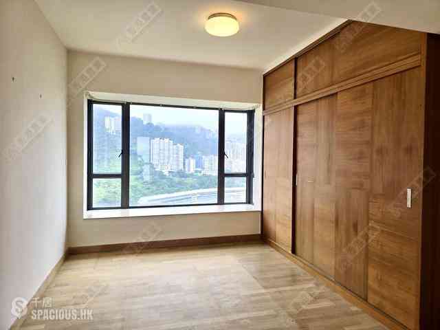 Happy Valley - Broadwood Twelve 05