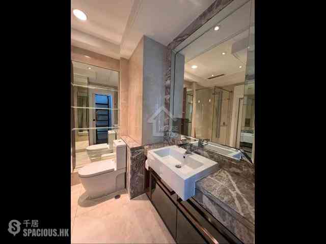 Wan Chai - The Avenue Phase 2 Block 1 02