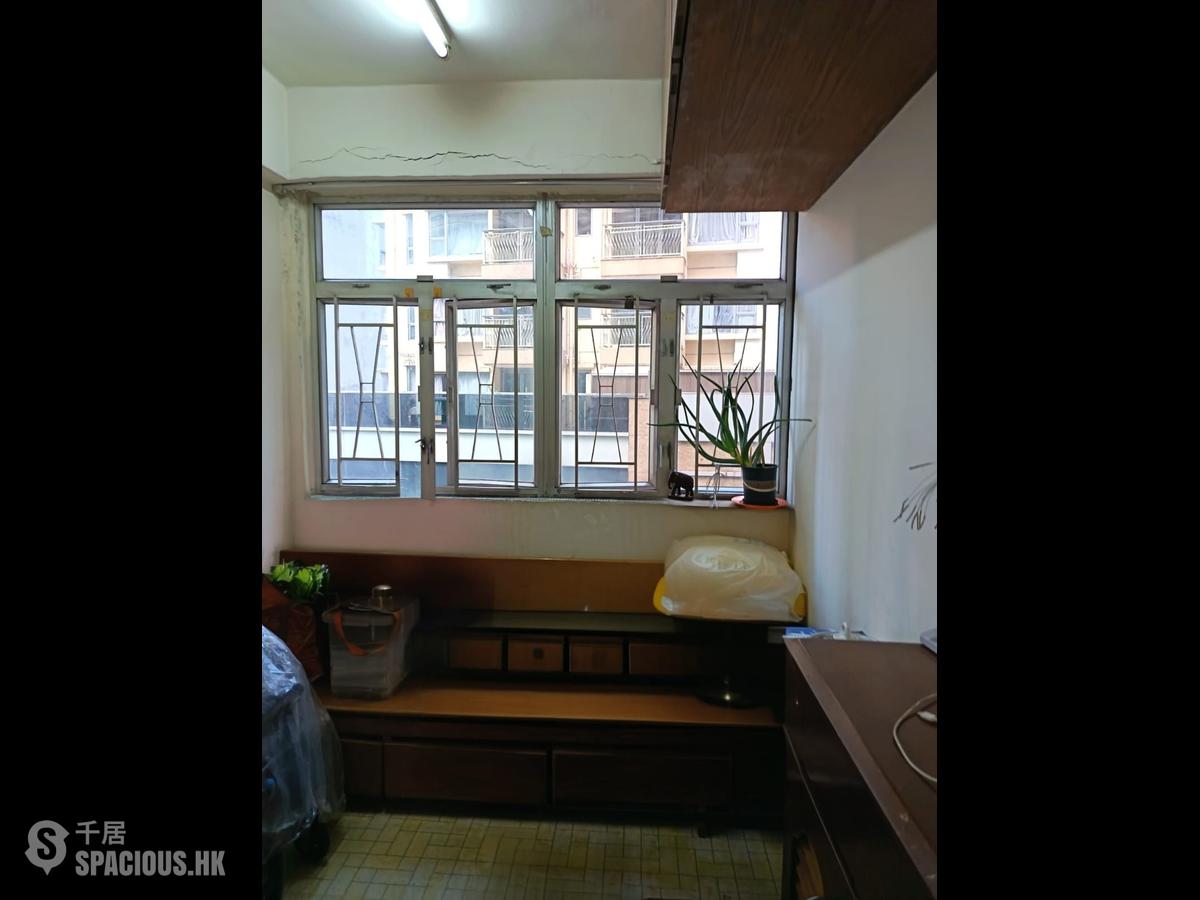 Wan Chai - Hung Yip Building 01