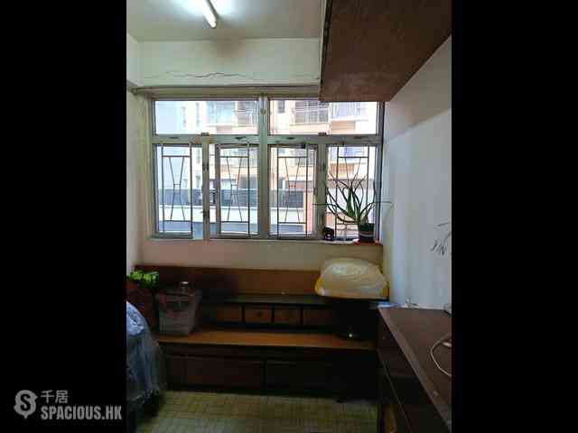Wan Chai - Hung Yip Building 01