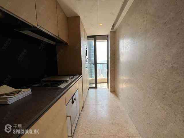 Mid Levels Central - Arezzo 24