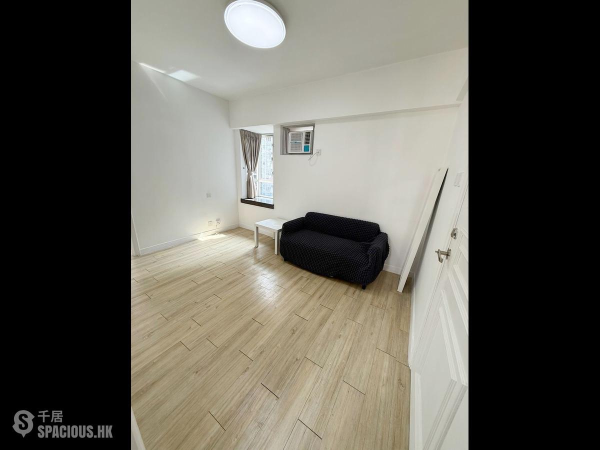 Mid Levels Central - Windsor Court 01