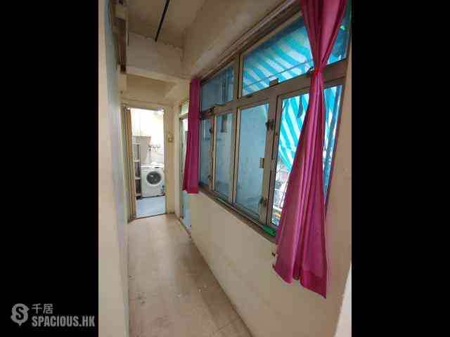 Sai Ying Pun - Yue Tak House 09
