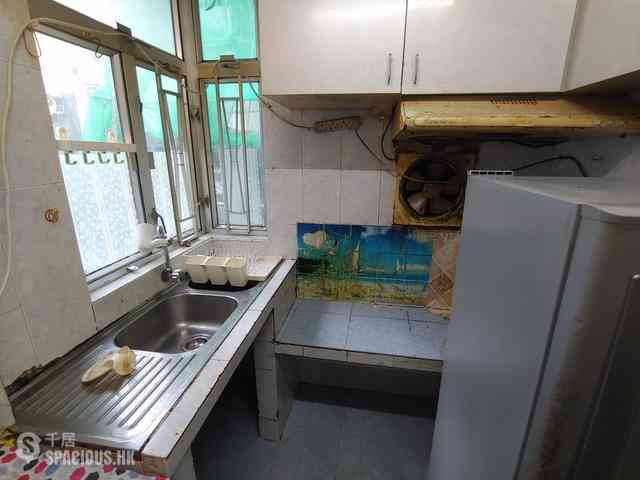 Sai Ying Pun - Yue Tak House 06