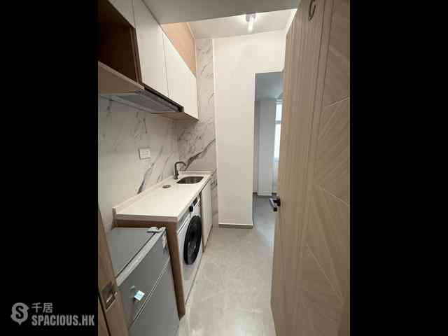 Wan Chai - Hennessy Building 01