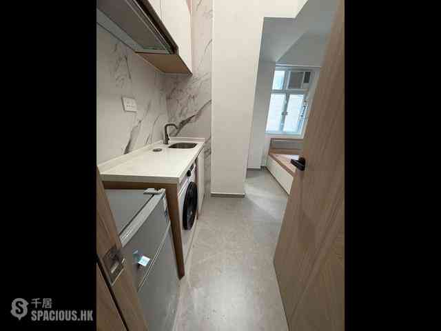 Wan Chai - Hennessy Building 02