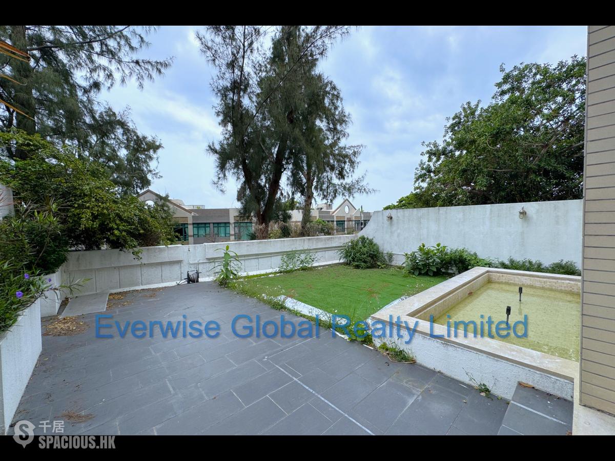 Stanley - Grosse Pointe Villa 01