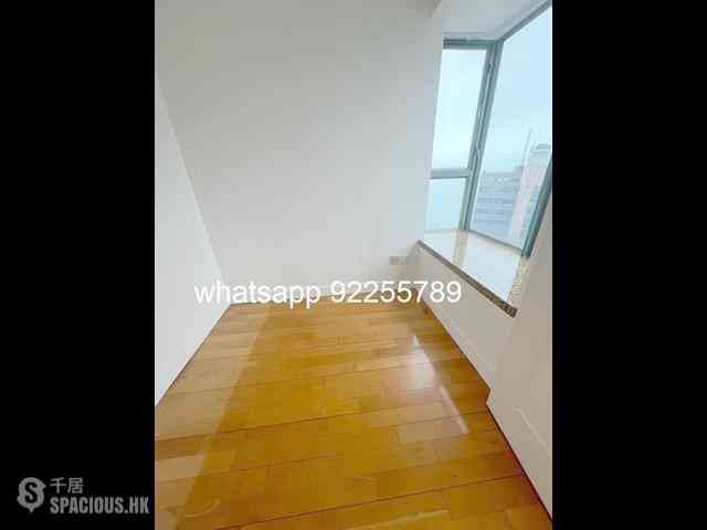 Sheung Wan - Queen's Terrace 06
