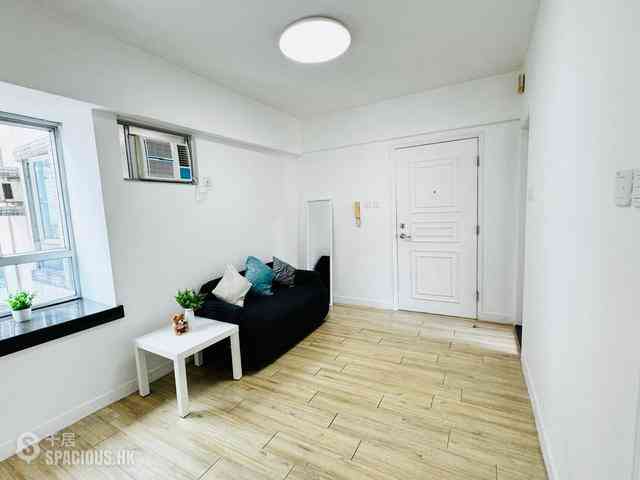 Mid Levels Central - Windsor Court 01