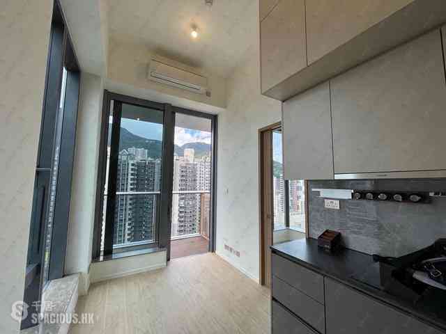 Sai Ying Pun - Des Voeux W Residence 02