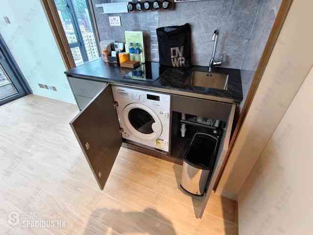 Sai Ying Pun - Des Voeux W Residence 06