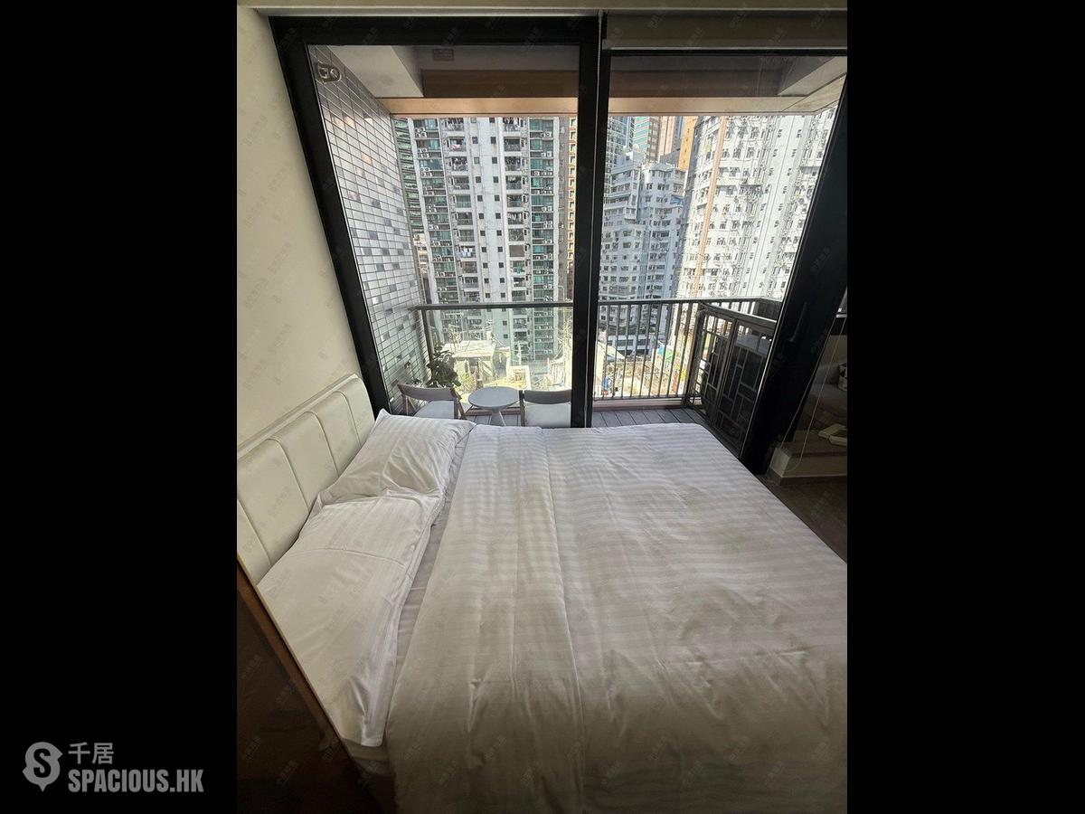 Sai Ying Pun - The Queens 01