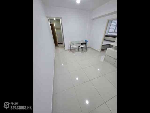 Wan Chai - Kwong Tak Mansion 02