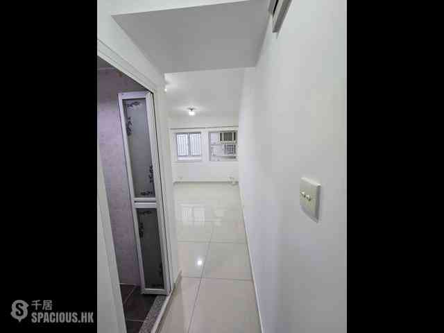 Wan Chai - Kwong Tak Mansion 04
