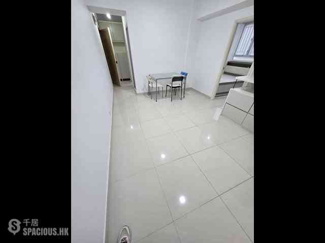 Wan Chai - Kwong Tak Mansion 06