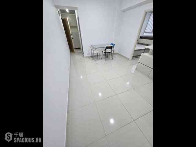 Wan Chai - Kwong Tak Mansion 07