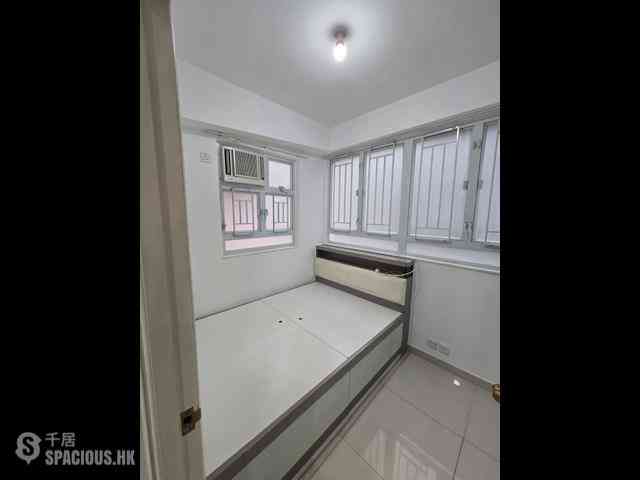 Wan Chai - Kwong Tak Mansion 12