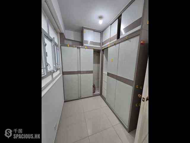 Wan Chai - Kwong Tak Mansion 13