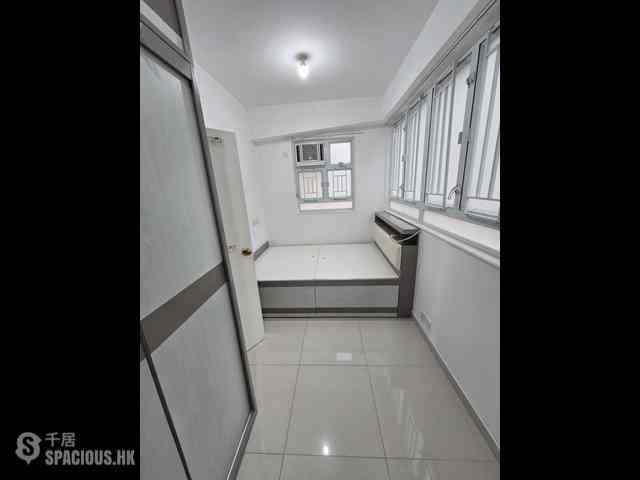 Wan Chai - Kwong Tak Mansion 14