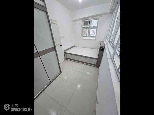 Wan Chai - Kwong Tak Mansion 15