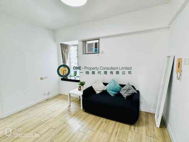 Mid Levels Central - Windsor Court 01
