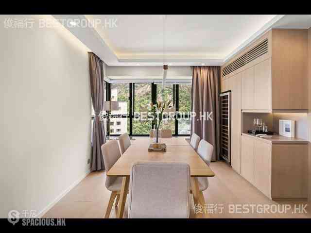 Mid Levels Central - Elegant Terrace 04