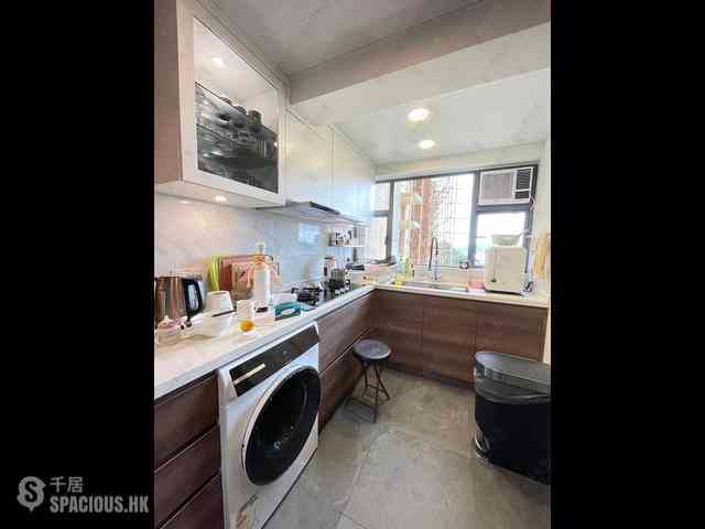 Pok Fu Lam - Baguio Villa Block 27 03