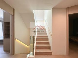 Mid Levels Central - Elegant Terrace 07