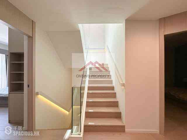 Mid Levels Central - Elegant Terrace 07