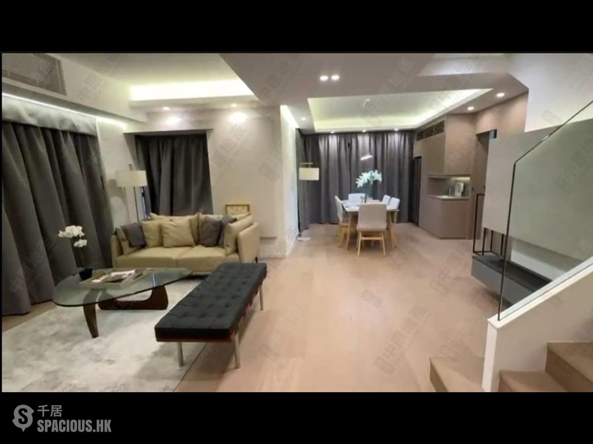 Mid Levels Central - Elegant Terrace 01