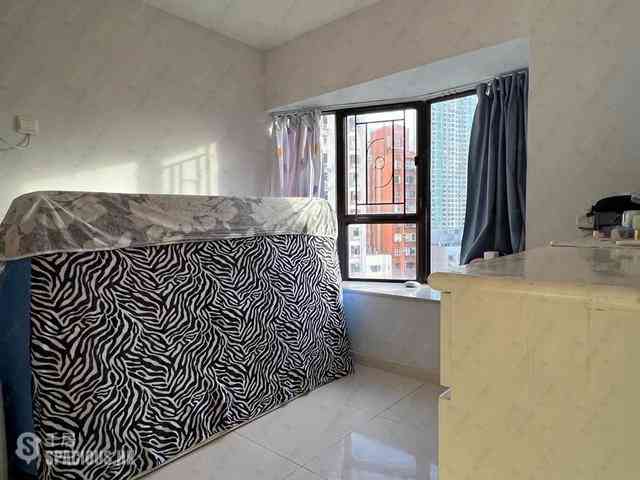 Mid Levels West - Euston Court 08
