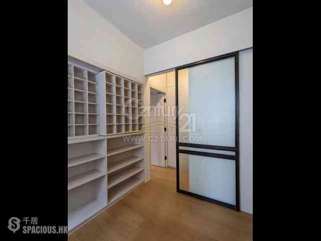 Happy Valley - Blue Pool Lodge 08