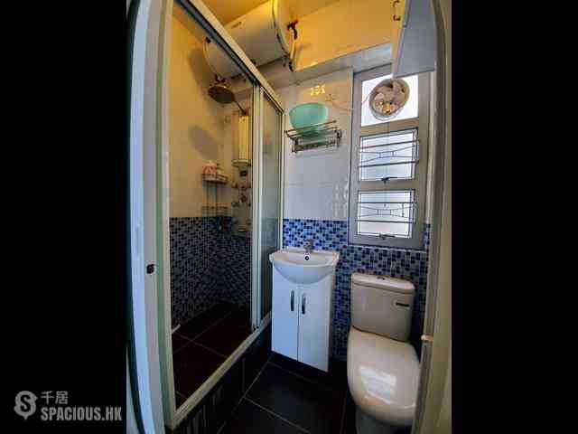 Shau Kei Wan - Hong Wah Mansion Block 2 05