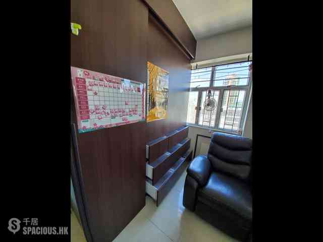 Shau Kei Wan - Hong Wah Mansion Block 2 08