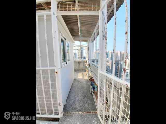 Shau Kei Wan - Hong Wah Mansion Block 2 09