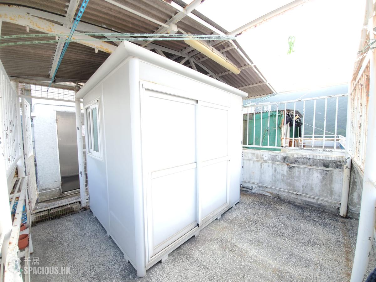Shau Kei Wan - Hong Wah Mansion Block 2 01