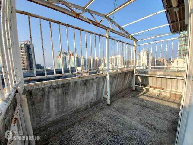 Shau Kei Wan - Hong Wah Mansion Block 2 14