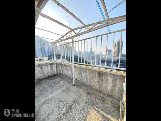 Shau Kei Wan - Hong Wah Mansion Block 2 12