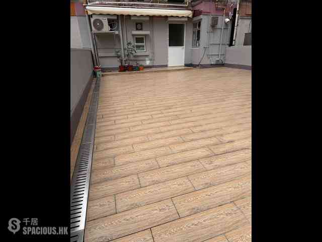 Wan Chai - Man On House 11