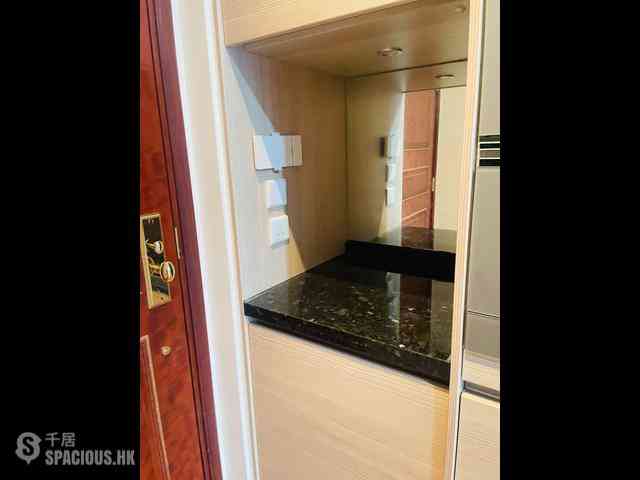 Wan Chai - The Avenue Phase 2 Block 2 08