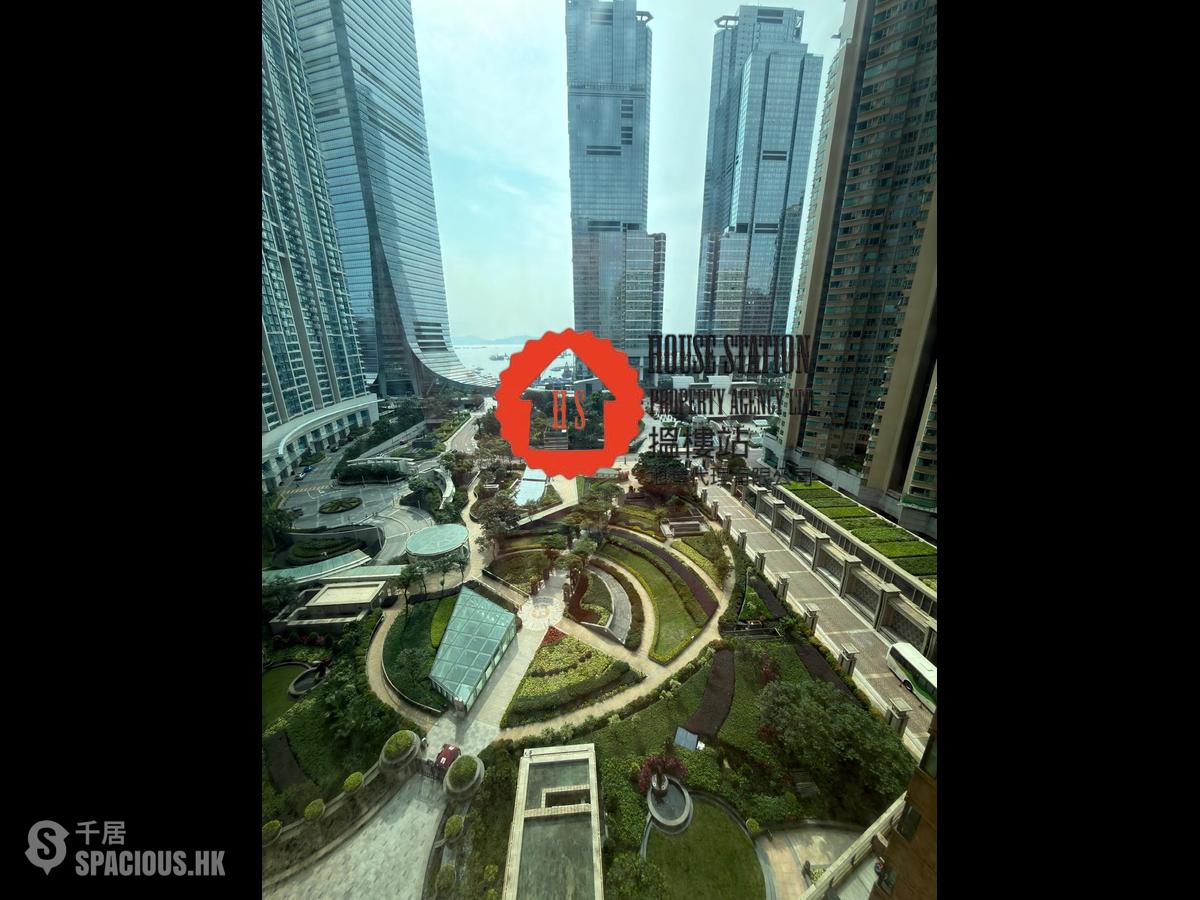 West Kowloon - The Arch 01
